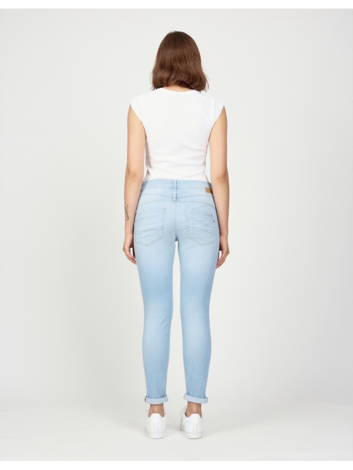 Jeans Amelie relaxed fit in sky destroyed bleach von Gang