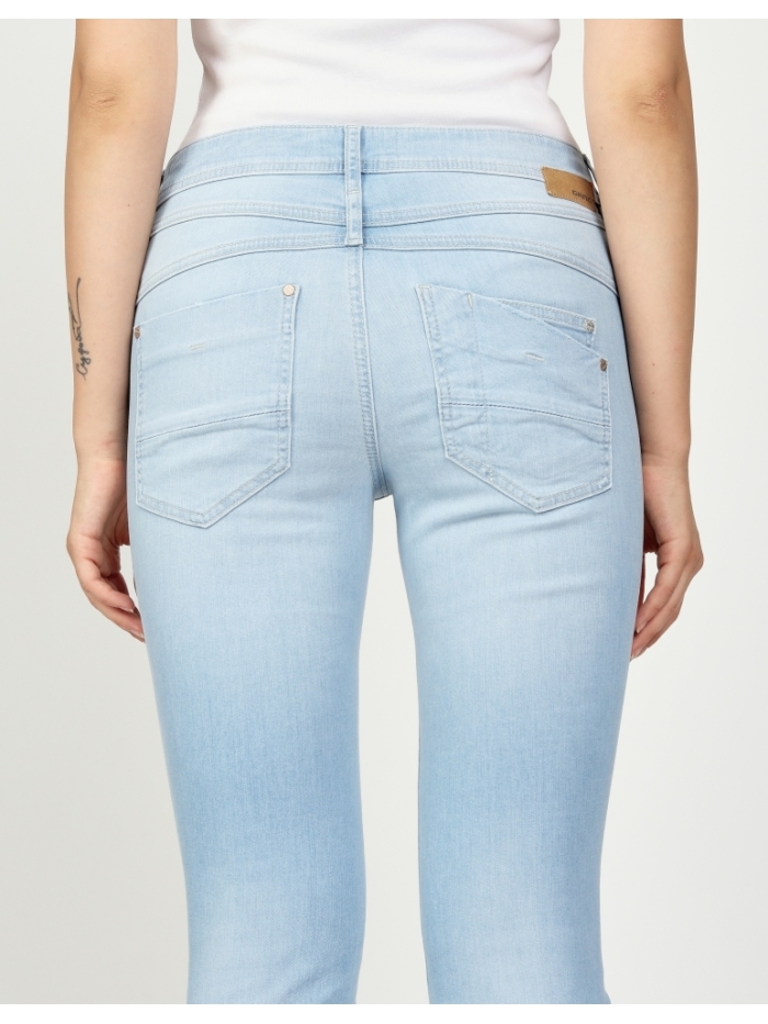 Jeans Amelie relaxed fit in sky destroyed bleach von Gang