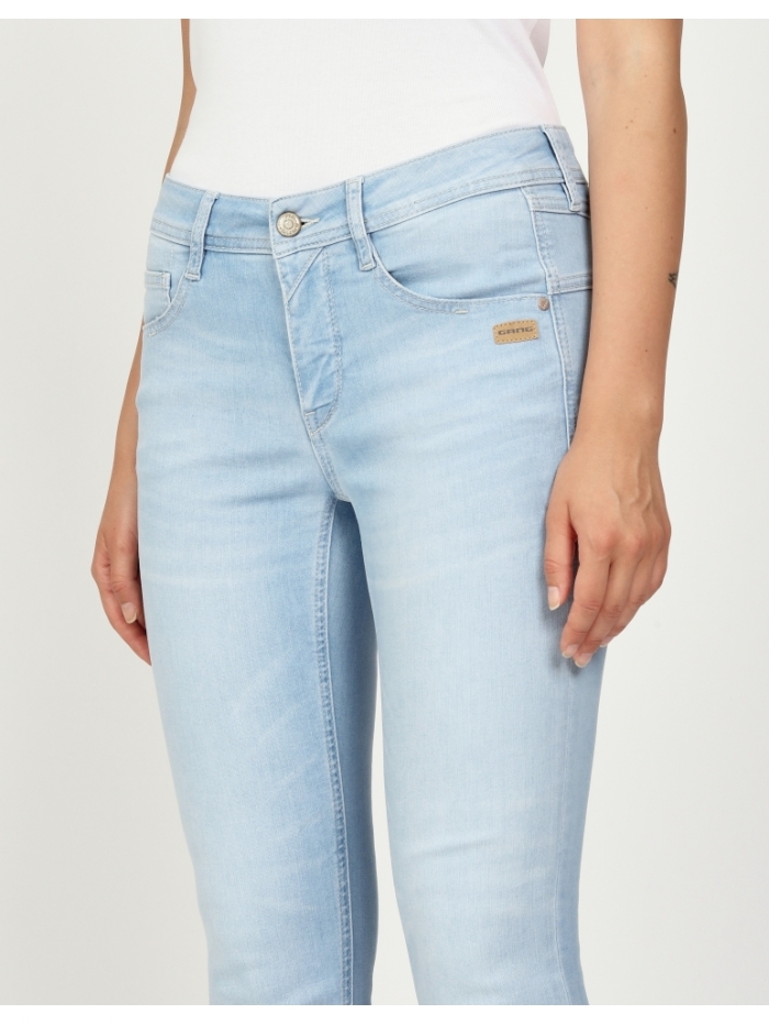 Jeans Amelie relaxed fit in sky destroyed bleach von Gang